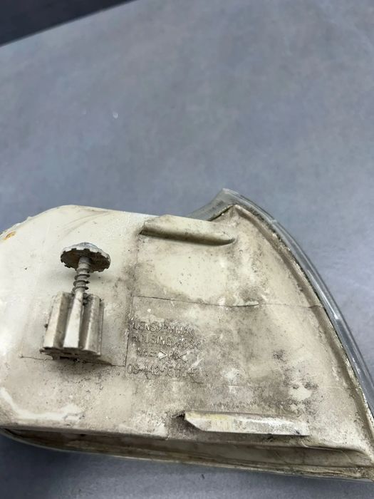 Lampa semnalizare fata stanga 084421511L Opel Astra 1997