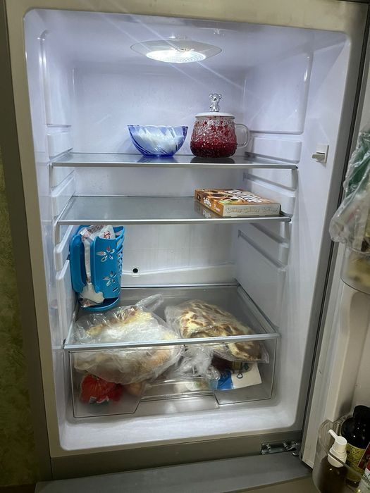 Холодильник почти новый