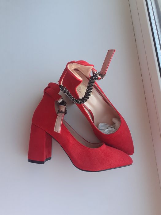 Женские туфли на каблуках