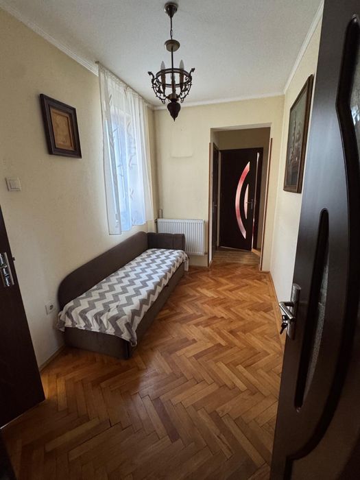 Apartament cu trei camere decomandat , zona Rogerius