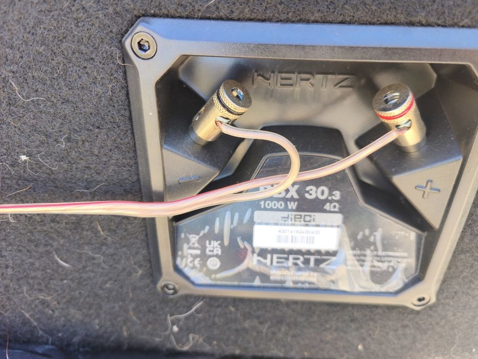 Бас каса с усилвател