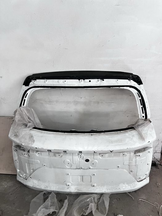 Geely Coolray крышка багажника