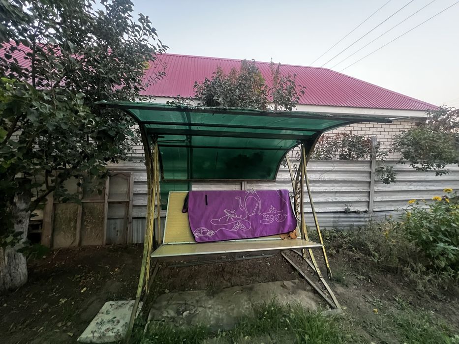 Садовой качели .