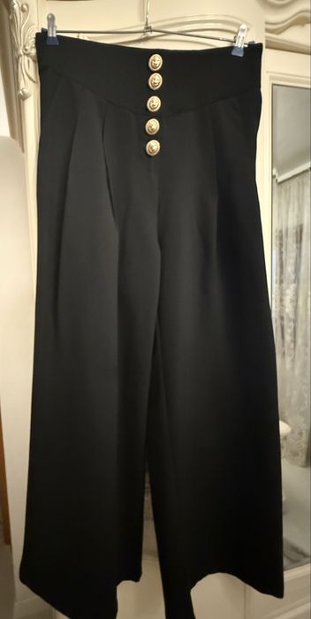 Pantaloni largi cu talie inalta