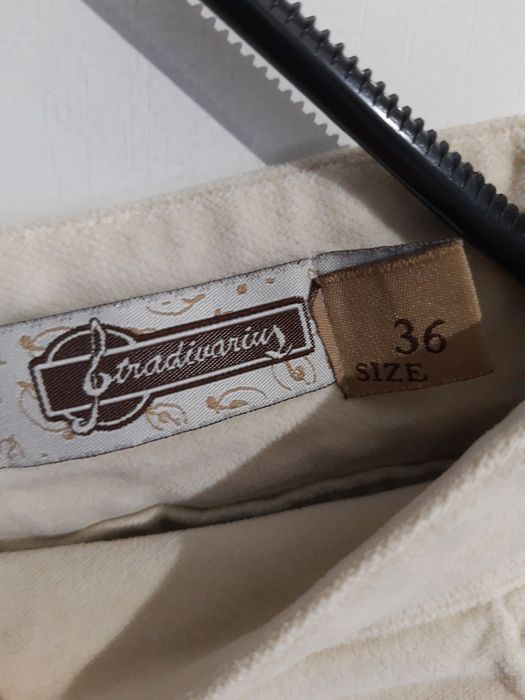 Fusta scurta cu buzunare si fermoar Stradivarius mărimea 36 S catifea