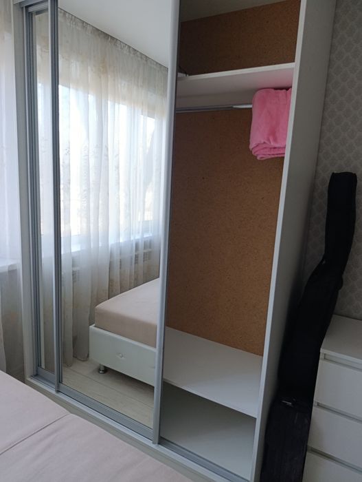 Шкаф белый , размер  100см*60см*230см