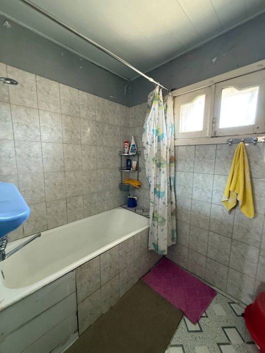 Продается 4 ком. Квартира 77 серия площадью 87 кв.м. Ор. 20 школа