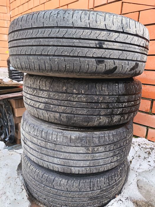 Продам резину 205,65,15. Летняя на железными дисками