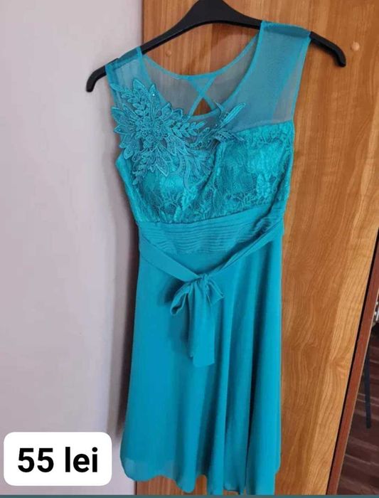 Vând rochite in stare foarte buna.