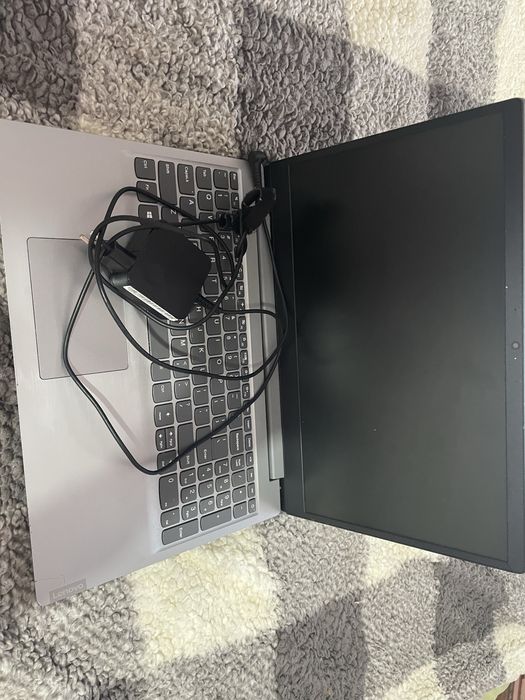 Vand laptop Lenovo si tableta Huawei