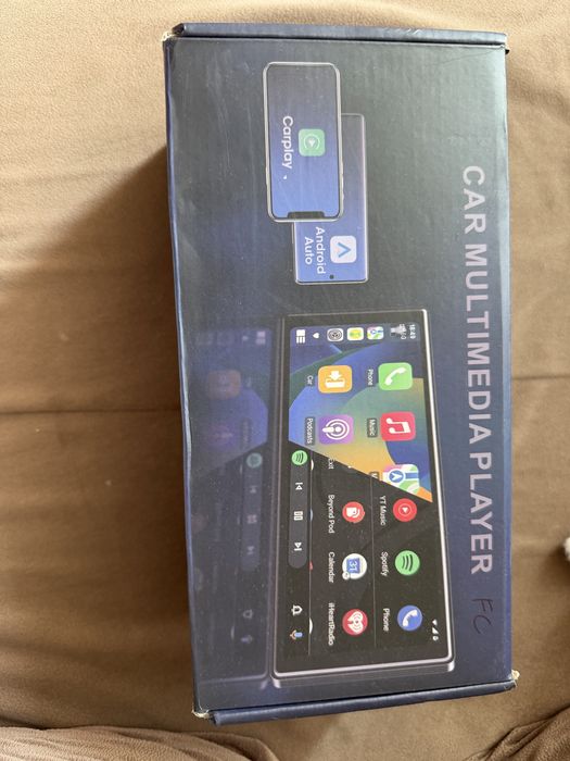 Продавам универсална мултимедия за кола car play android auto 10.26”
