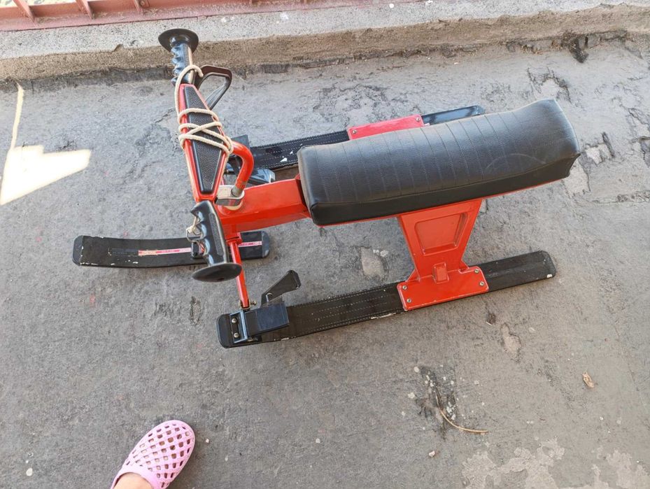 Продавам шейна Чук и Гек