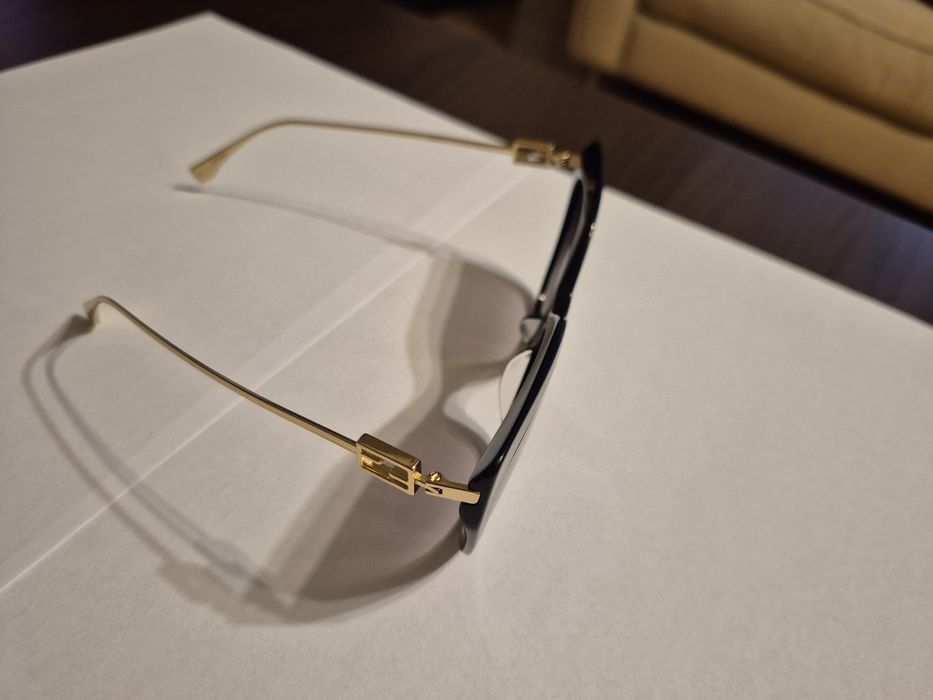 Vând ochelari Fendi Baguette