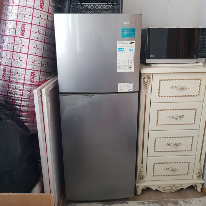 Холодилник сотилади