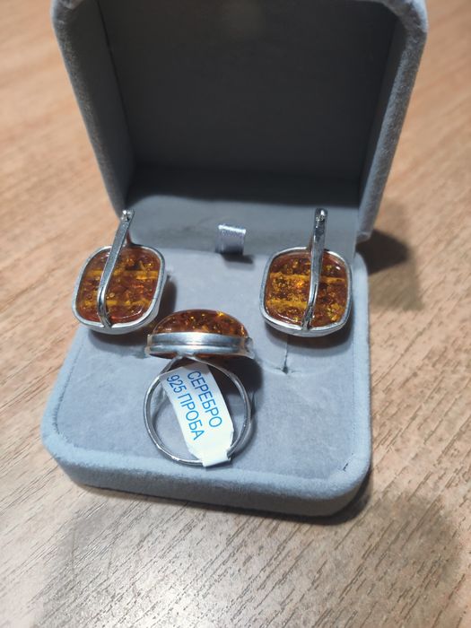 Кольцо и серьги (янтарь)