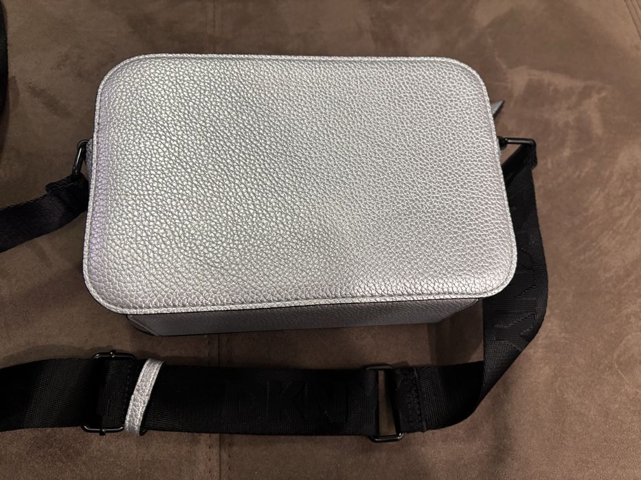 Чанта през рамо DKNY