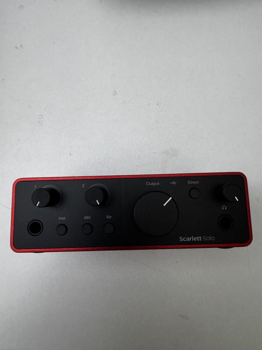 Звуковая аудиокарта Focusrite