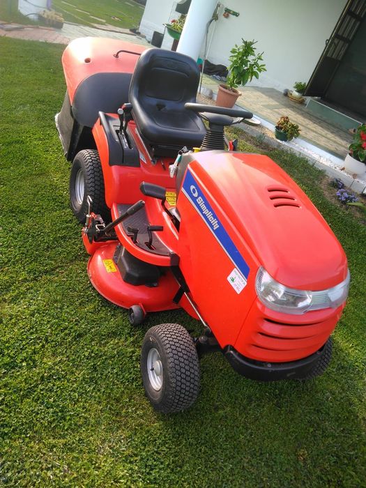 Tractoras tuns gazon