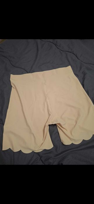 Четири тениски и два клина големи номера