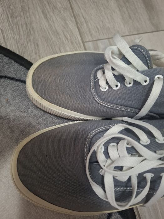 Teniși H&M marimea 43!