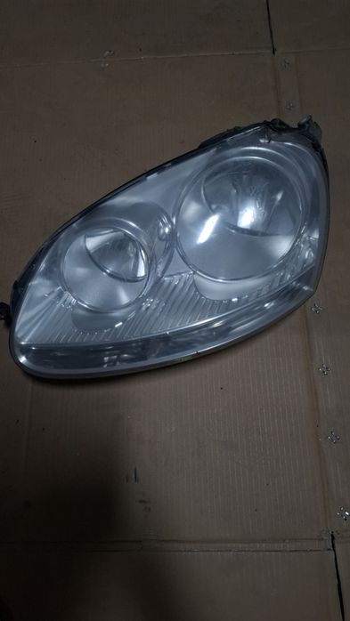 Vând Faruri Golf 5