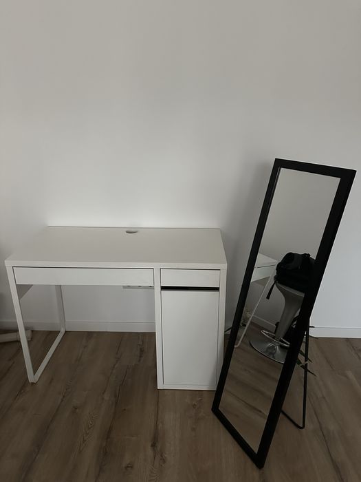 Masa birou si oglinda IKEA