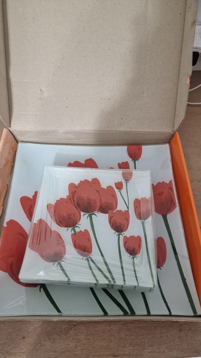 Продам новый набор тарелок