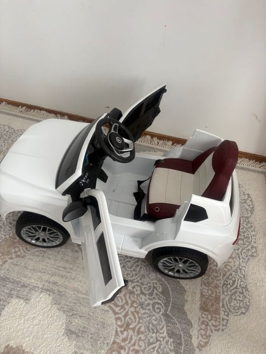 Детская машина на пульте