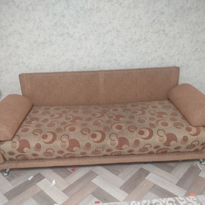 Диван б/у коричневый