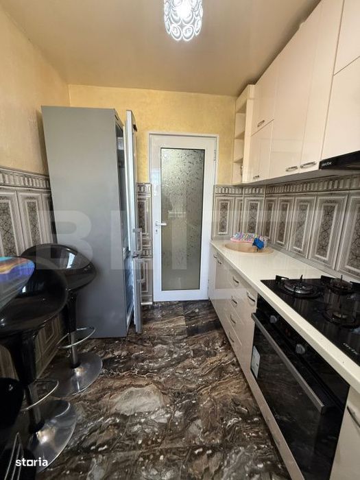 Apartament 3 camere, semidecomandat, 59 mp, stradal, zona Micro 17