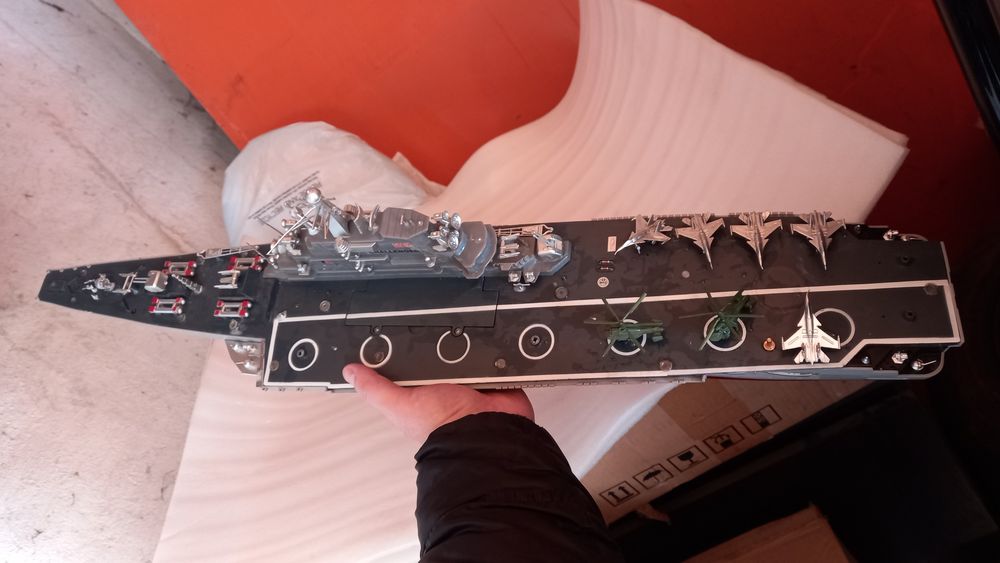 Авианосец корабль игрушка