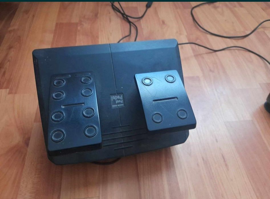 Vând volang gaming Myria + pedale