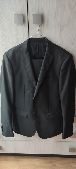 Официален, елегантен мъжки костюм