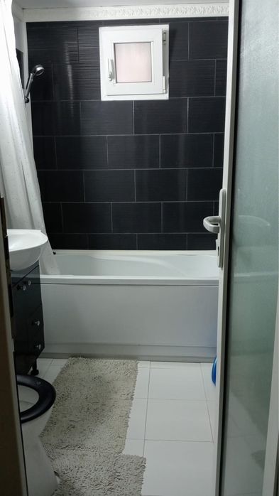 Inchiriez apartament