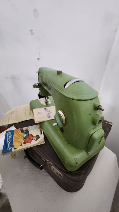 Шевна машина Волга ретро антика