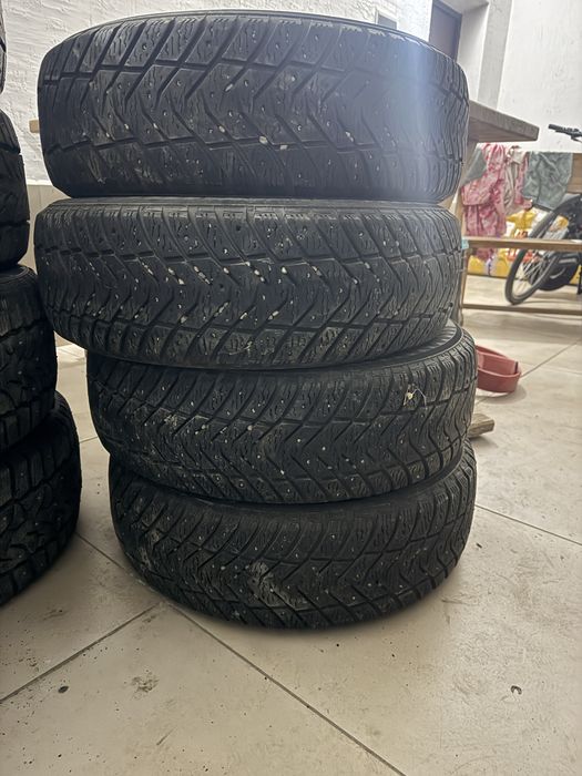 Продам комплект зимней резины R16