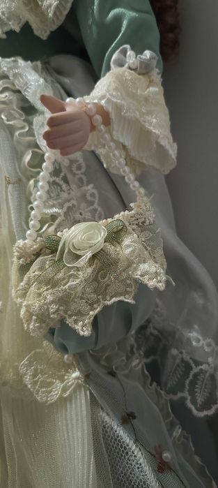 Păpușă de porțelan