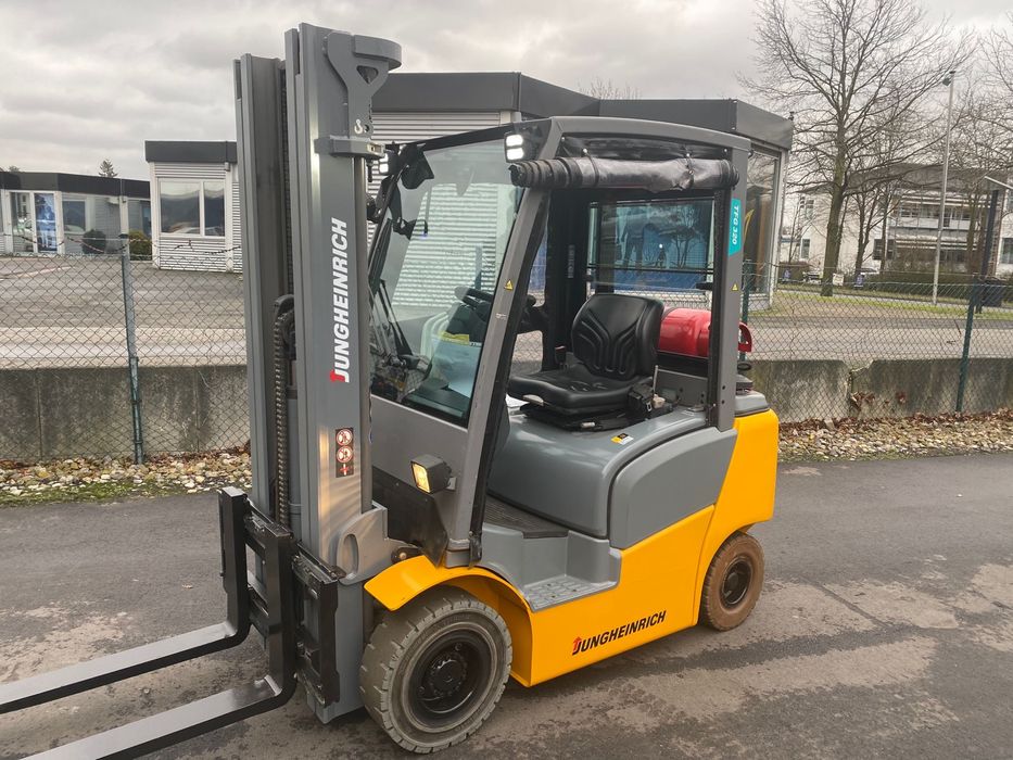 Stivuitor cu ISCIR Jungheinrich TFG 320 GPL Triplex an 2017 Impecabil