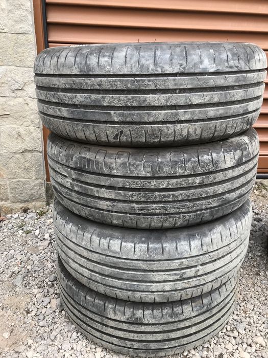 Летни гуми 4бр.215/55R17