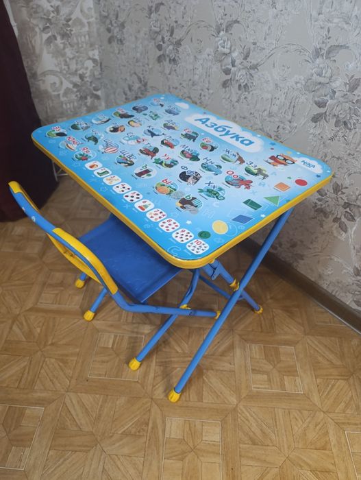 Продаю детский стол со стулом