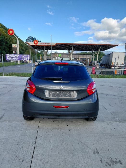 Peugeut 208 1,2 benzina an 2015 euro 5 Navigație/Jenti /Incalzire