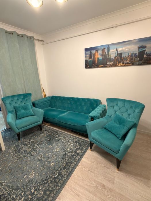 Set canapea 3 locuri + 2 fotolii, catifea turcoaz – elegant și rafinat