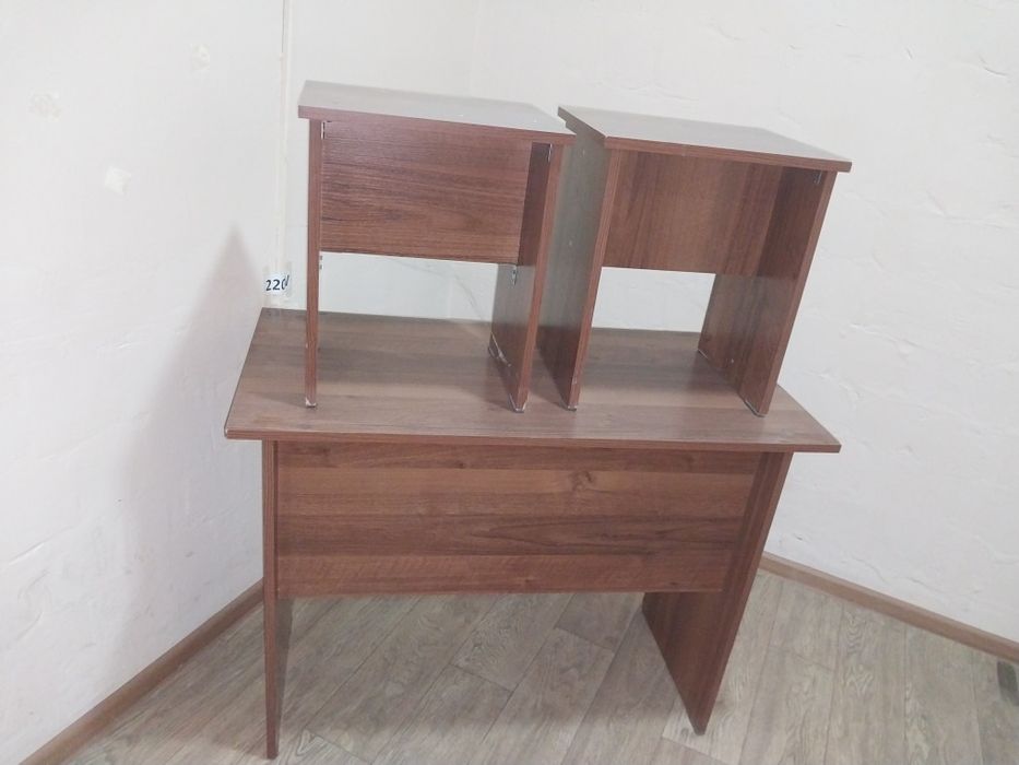 O'quv markazi uchun parta stullar