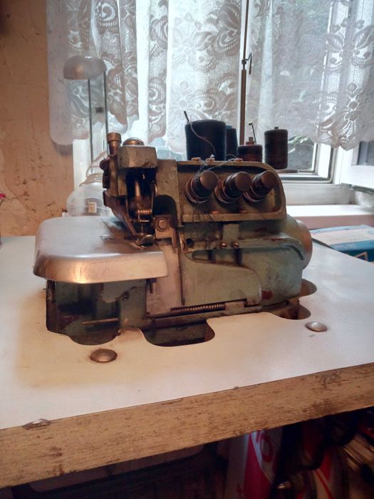 Продам оверлок 208 класса