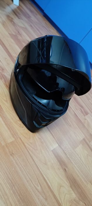 Продавам чисто нова каска