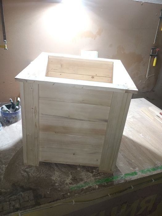 Продавам дървени кашпи