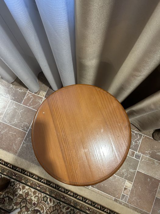 Деревянная подставка для цветов