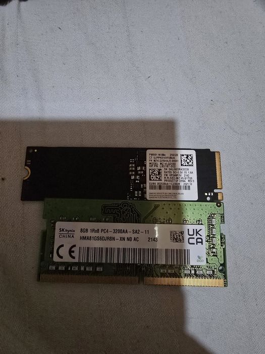 Vând m2 256 si ram 8gb laptop