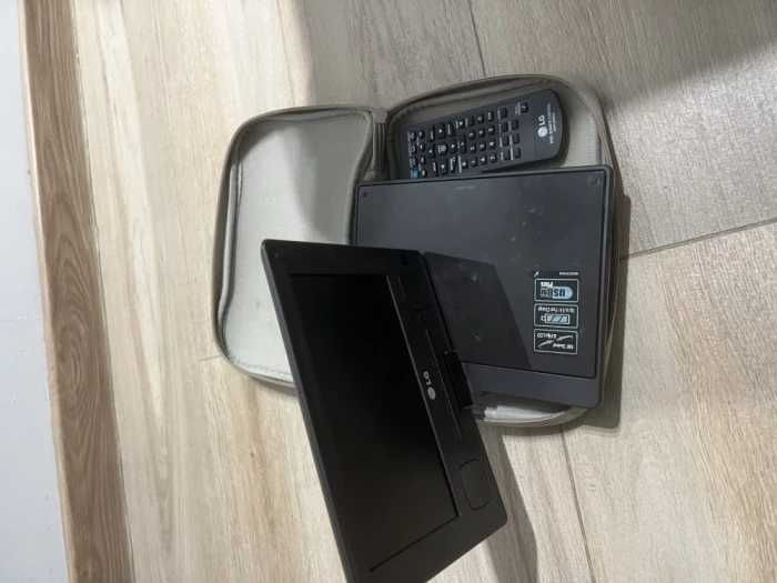 Vând DVD player LG
