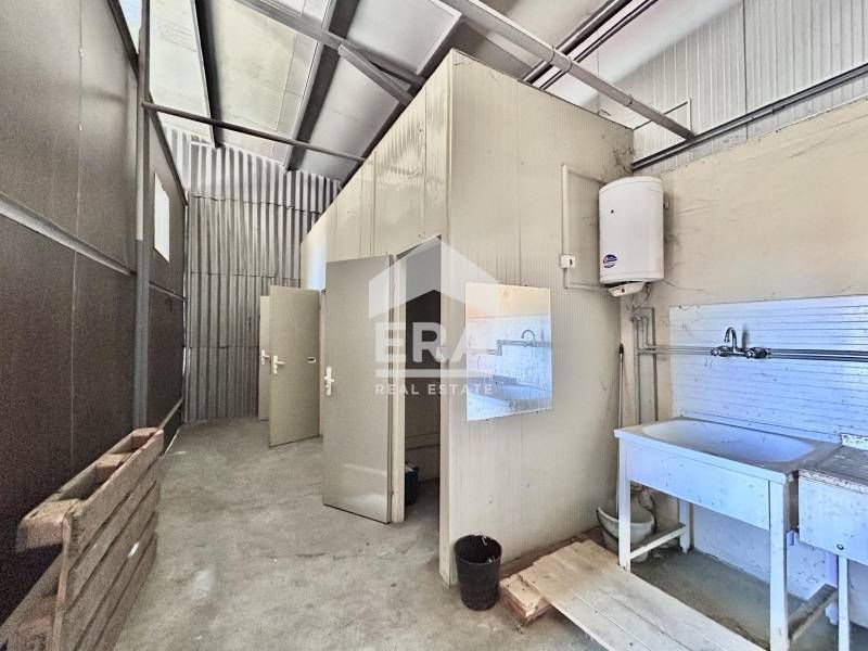 Дава се под наем Склад в с. Петърч, Област София-област - 870 кв.м за 2000 € - Снимка #6